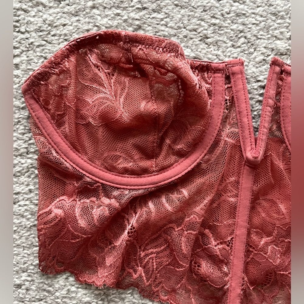 NWT Anthropologie Lace Bustier Underwire Top Size Small. Color Dark Rose. - Picture 3 of 8